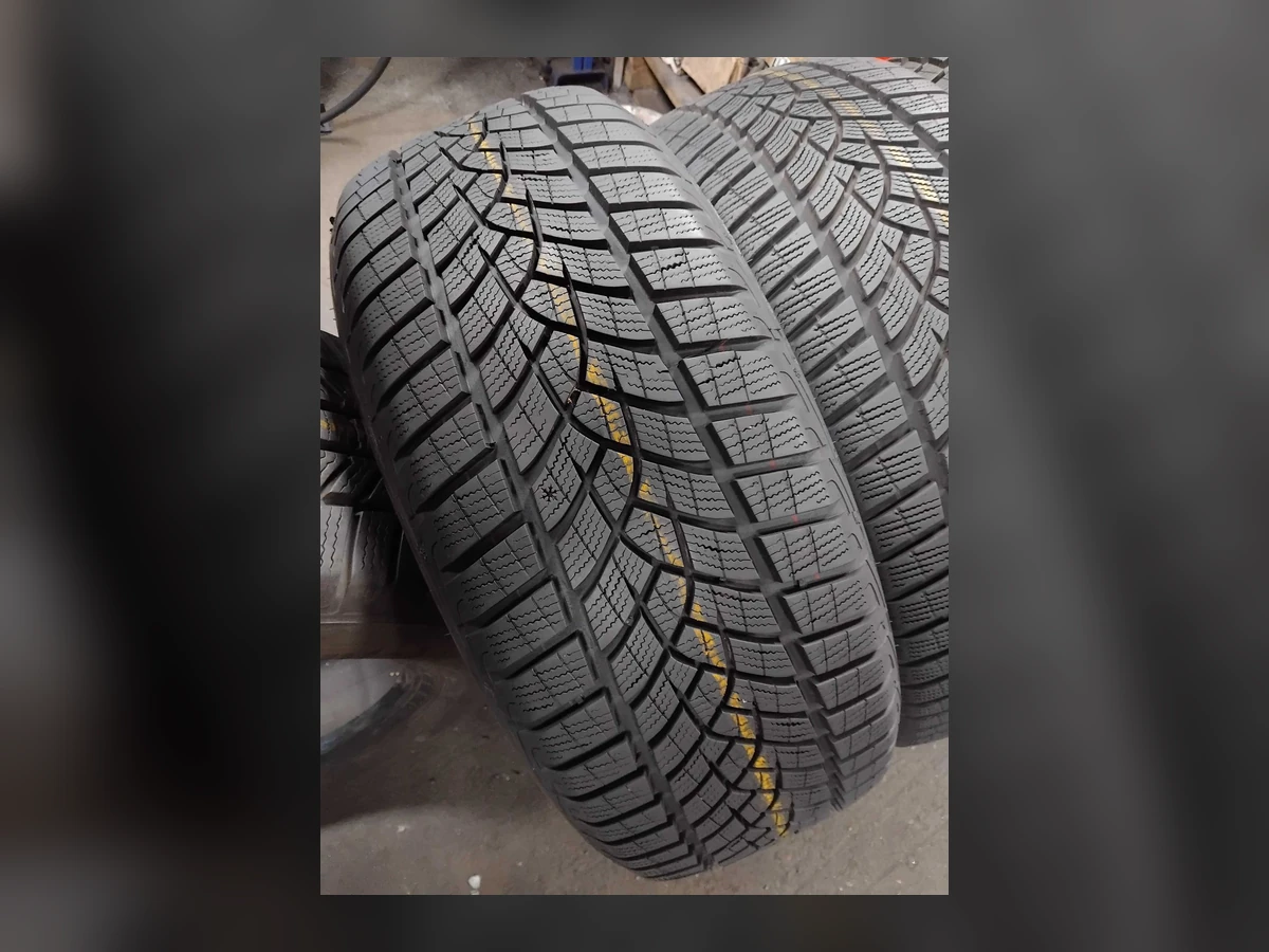 Goodyear — Goodyear 215/55 R17 — 215/55 R17