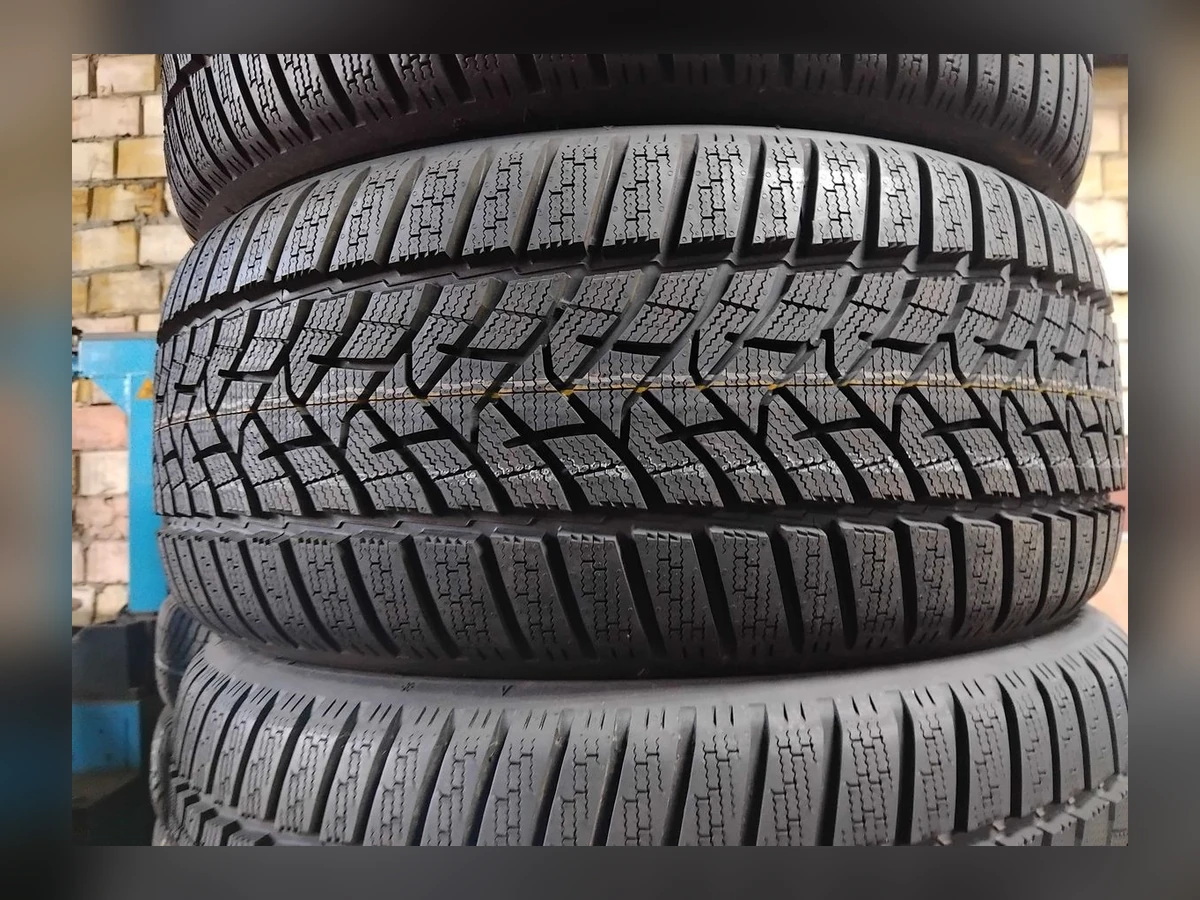 Dunlop — Dunlop 245/45 R18 — 245/45 R18