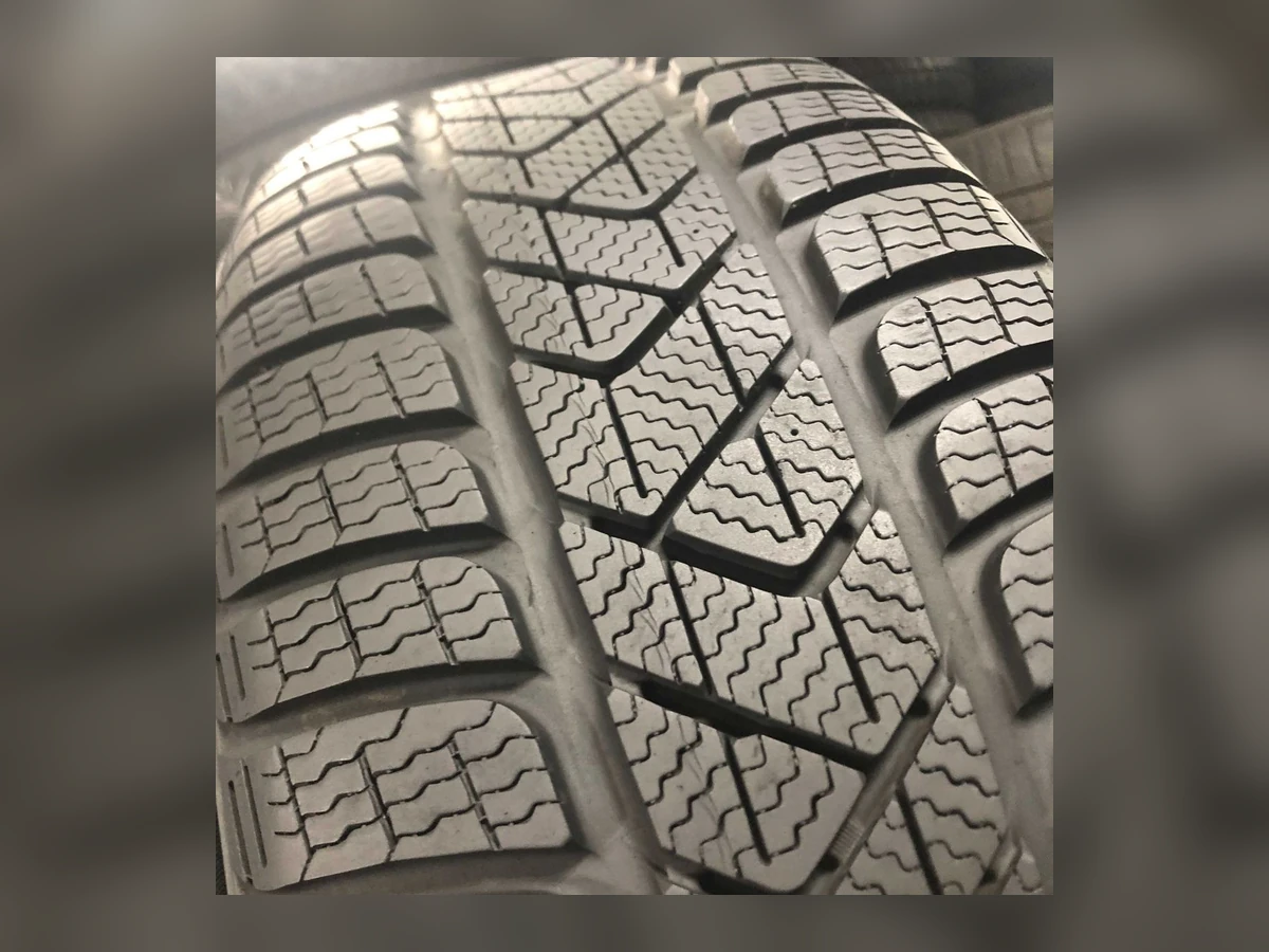 Pirelli — Pirelli 215/55 R17 — 215/55 R17