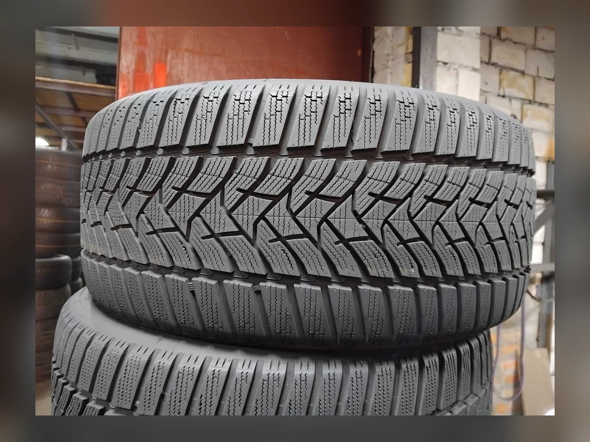 Dunlop — Dunlop 245/40 R18 — 245/40 R18