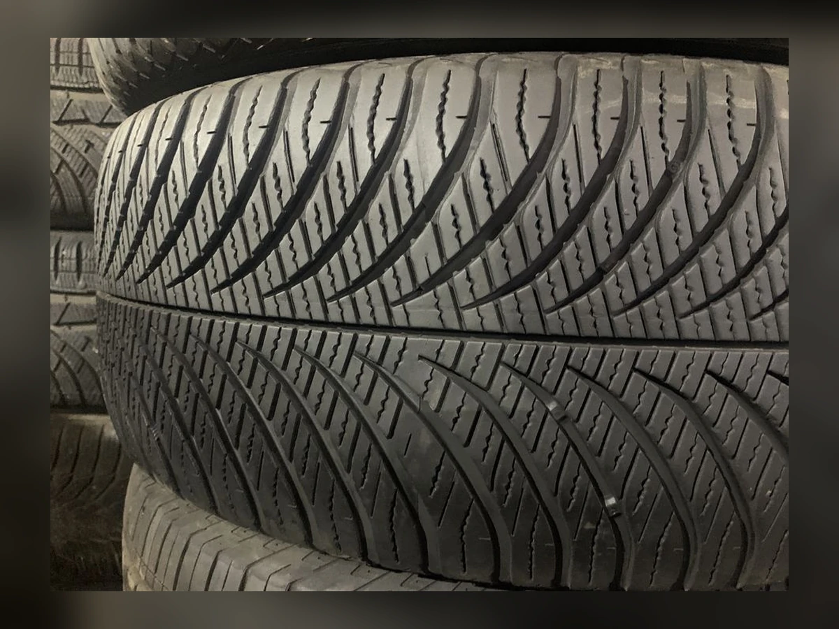 Goodyear — Goodyear 215/55 R17 — 215/55 R17