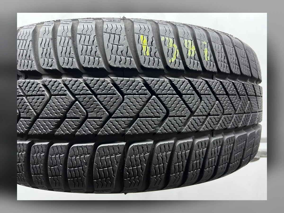 Pirelli — Pirelli 235/45 R18 — 235/45 R18