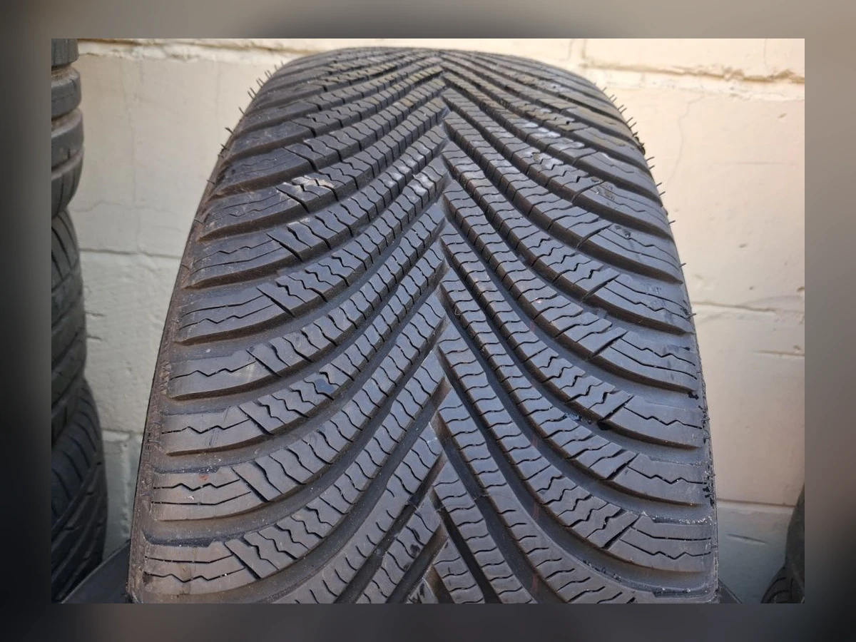 Michelin — Michelin 215/55 R17 — 215/55 R17