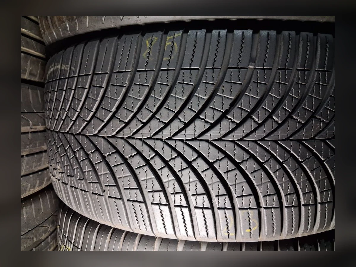 Goodyear — Goodyear 255/35 R20 — 255/35 R20