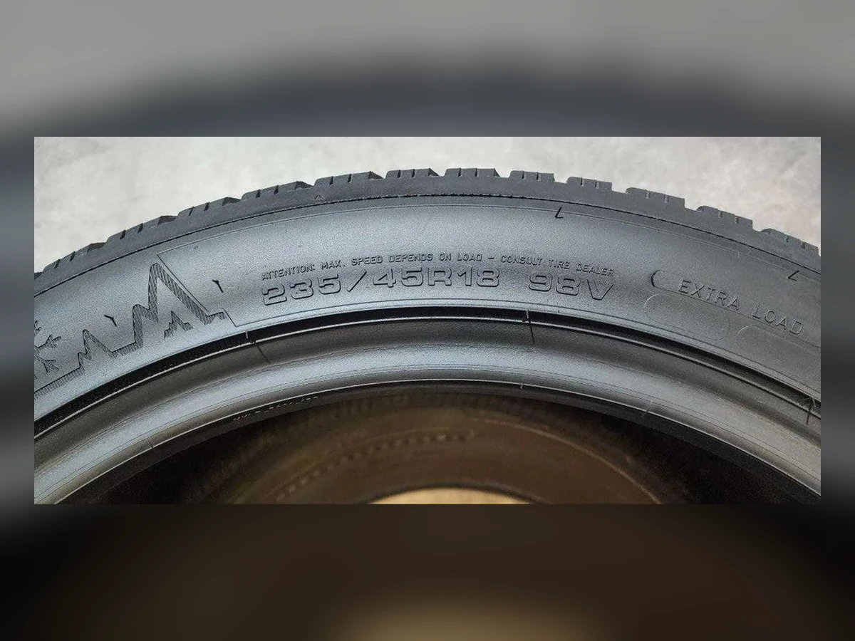 Dunlop — 235/45 R18 — Dunlop 235/45 R18 Зима (липучка) 2 шт (Пара) — 6.0