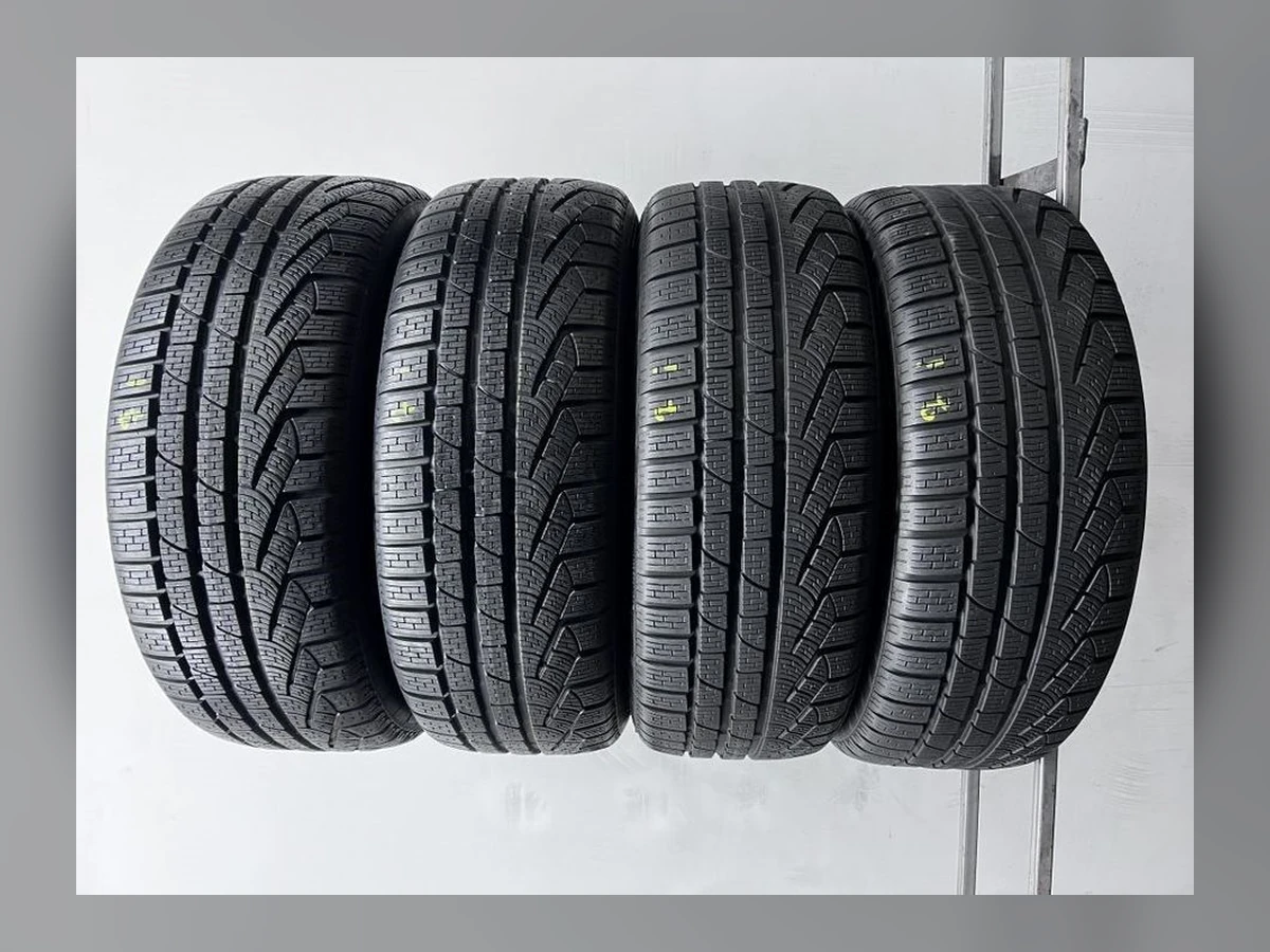 Pirelli — 235/55 R18 — Pirelli 235/55 R18 Зима (липучка) 4 шт (Комплект) — 8.5+ (Новая)