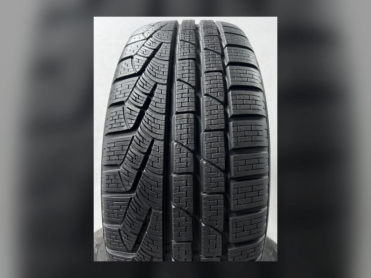 Pirelli — 235/55 R18 — Pirelli 235/55 R18 Зима (липучка) 4 шт (Комплект) — 8.5+ (Новая)